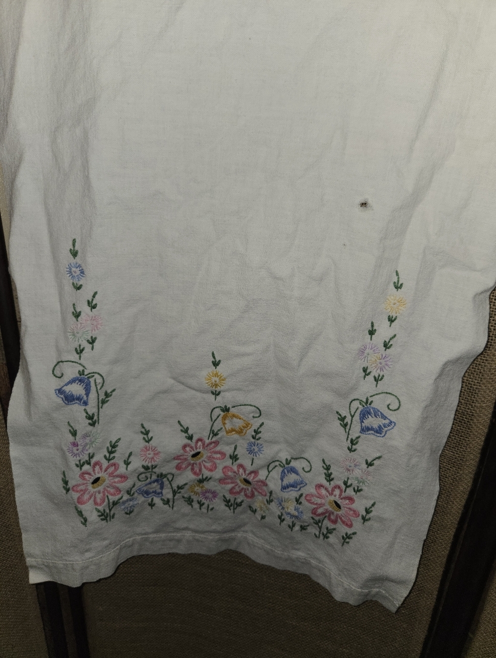 Vintage Hand Embroidered Floral Linen Table Runner Floral Cottagecore 37x17 - Picture 3 of 5